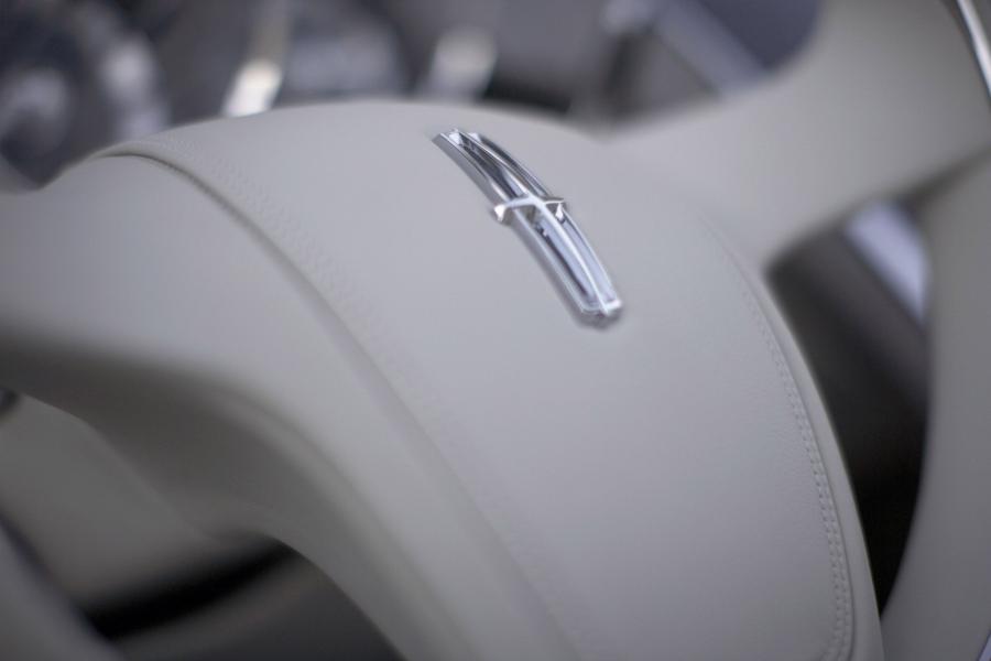  Lincoln MK9 Concept 2001 года  (фото 31 из 82)
